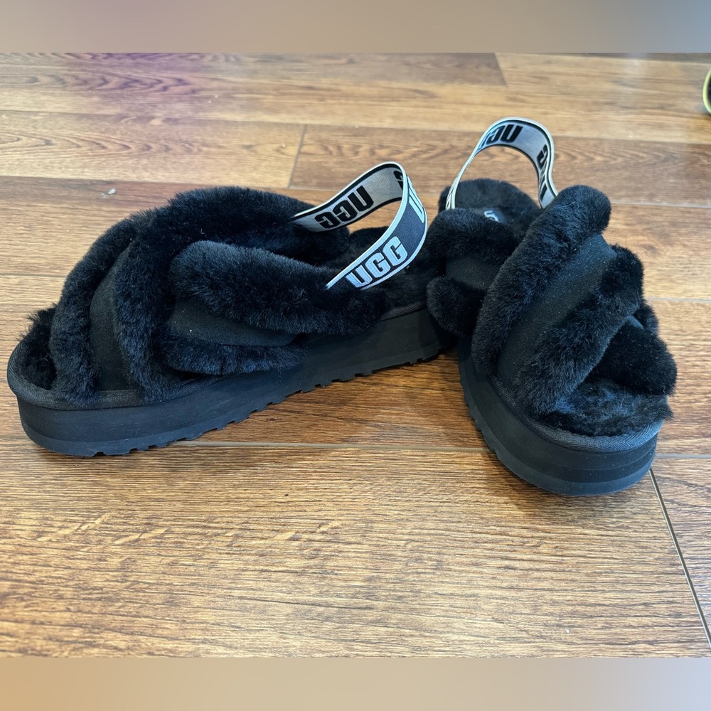 UGG Black Fluffy Slide Sandals — Cozy Shearling Slides — Size 8